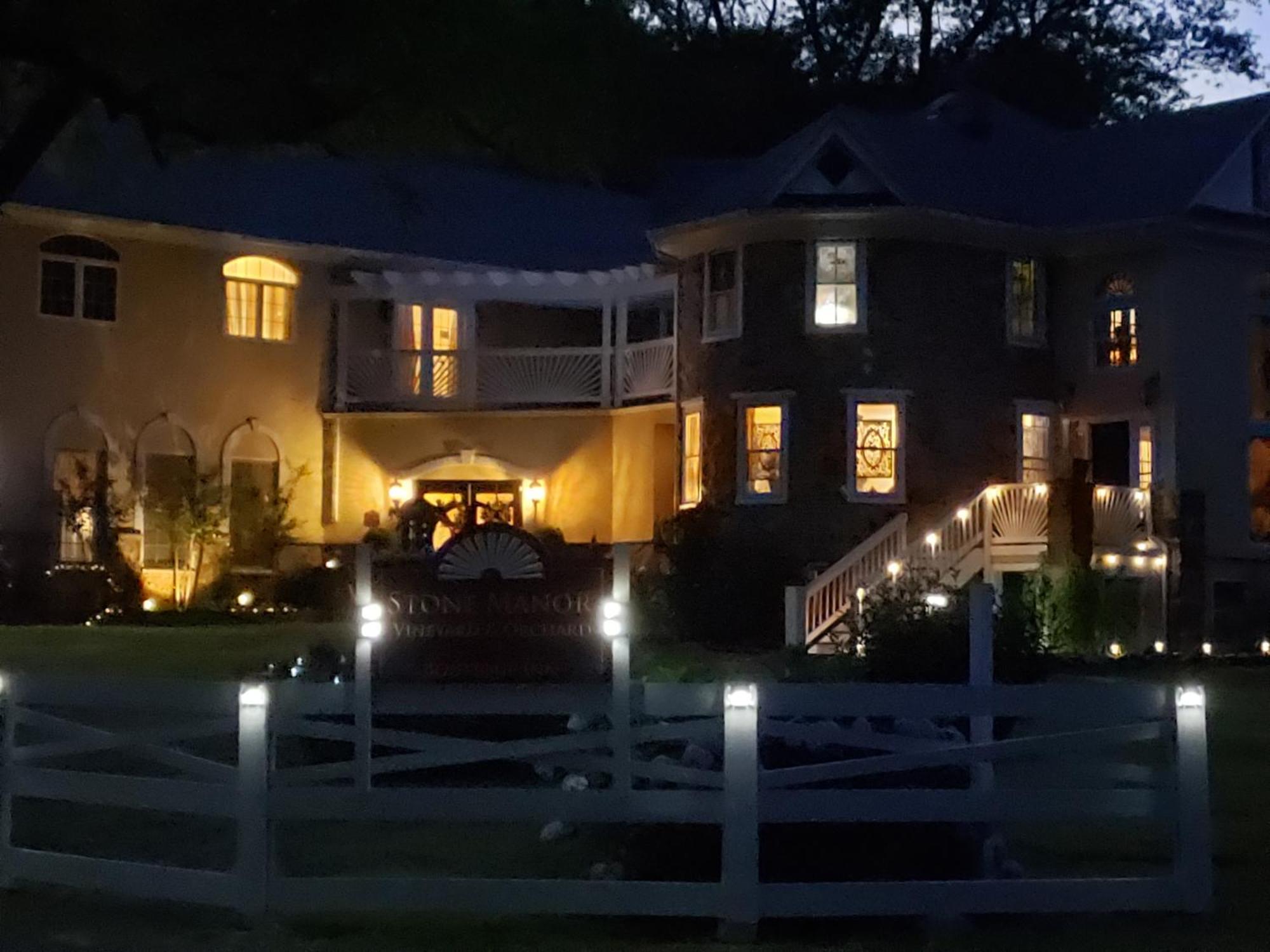 Stone Manor Boutique Inn Britain Екстер'єр фото