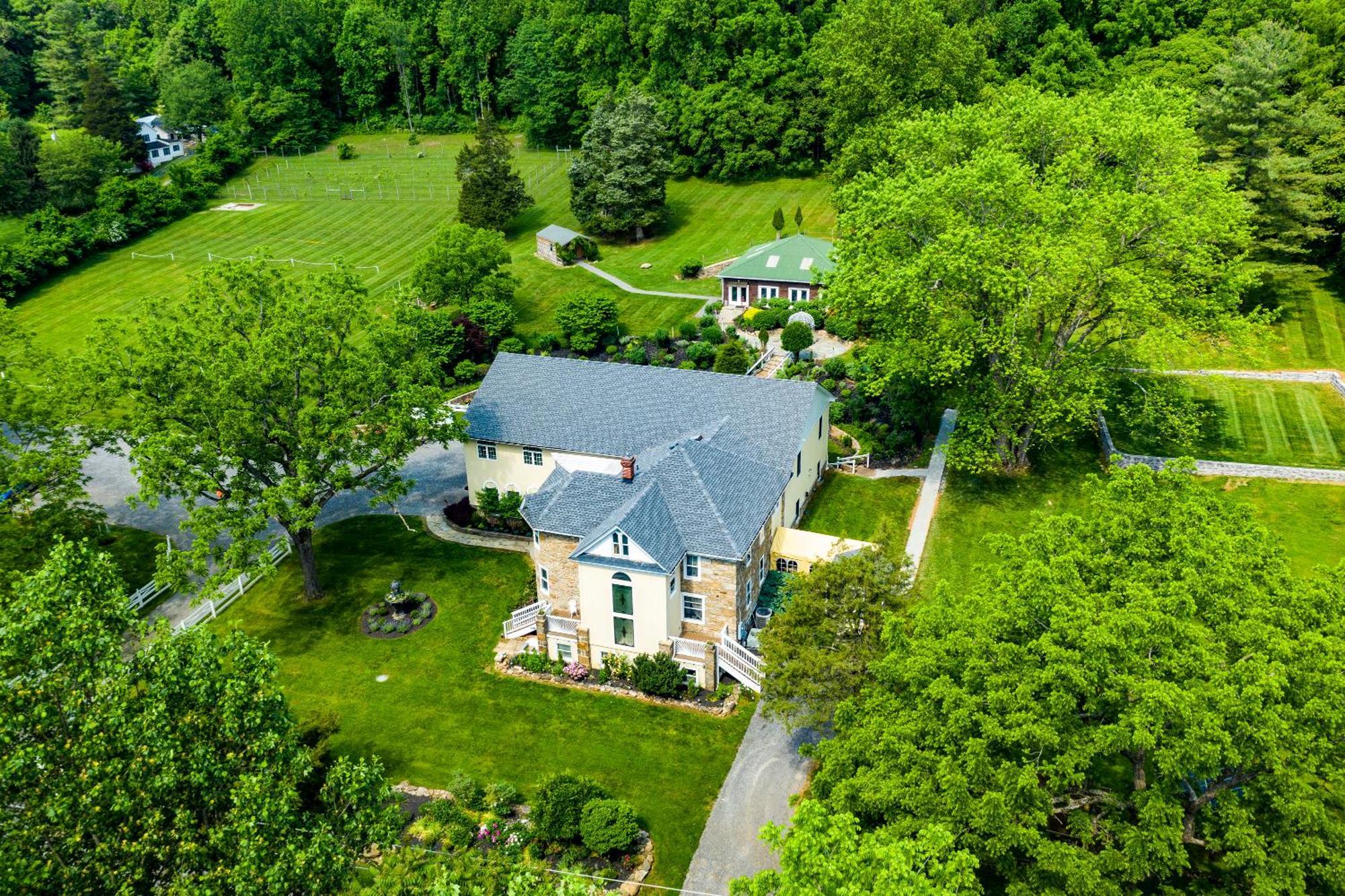 Stone Manor Boutique Inn Britain Екстер'єр фото