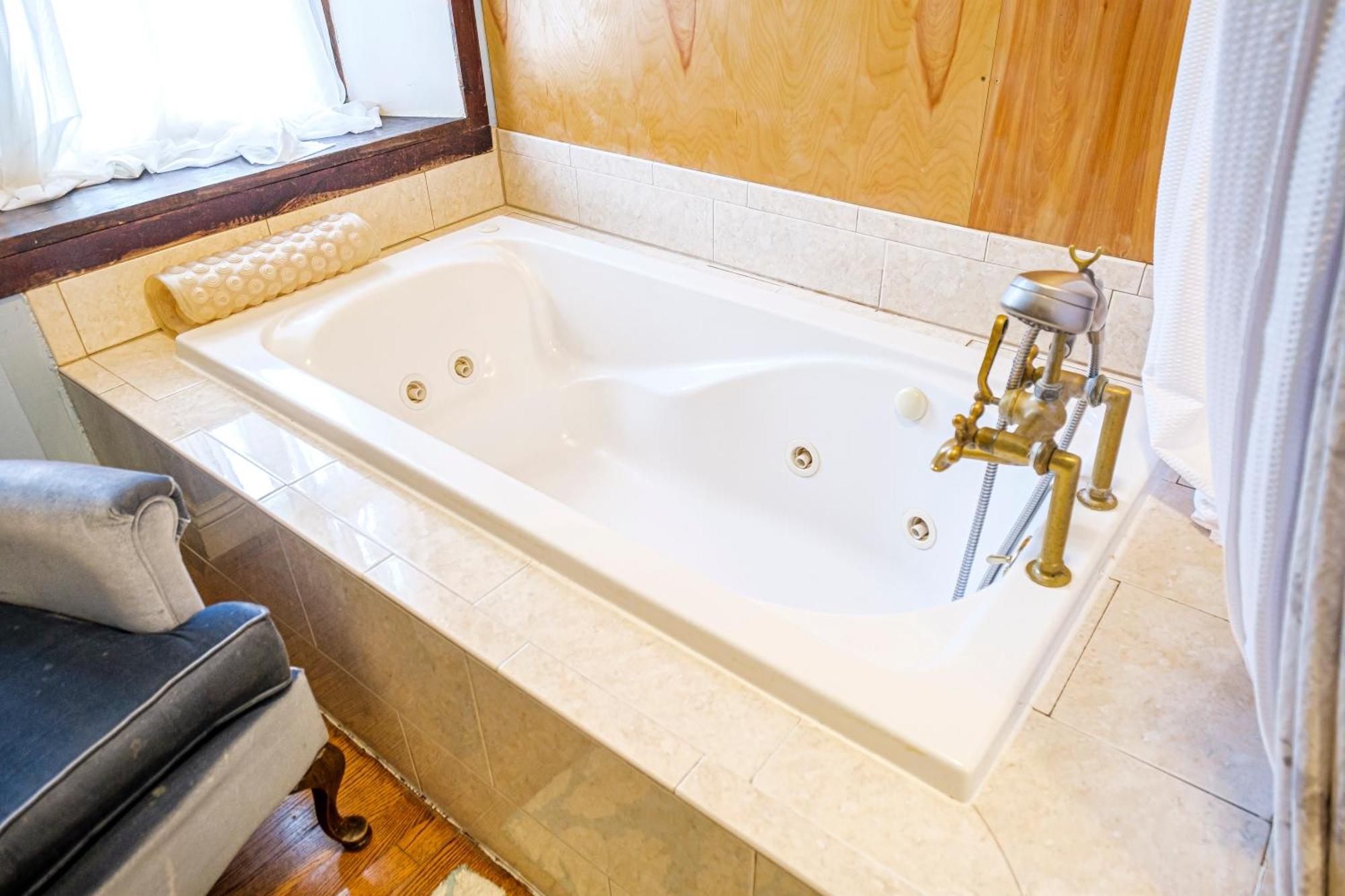 Stone Manor Boutique Inn Britain Екстер'єр фото