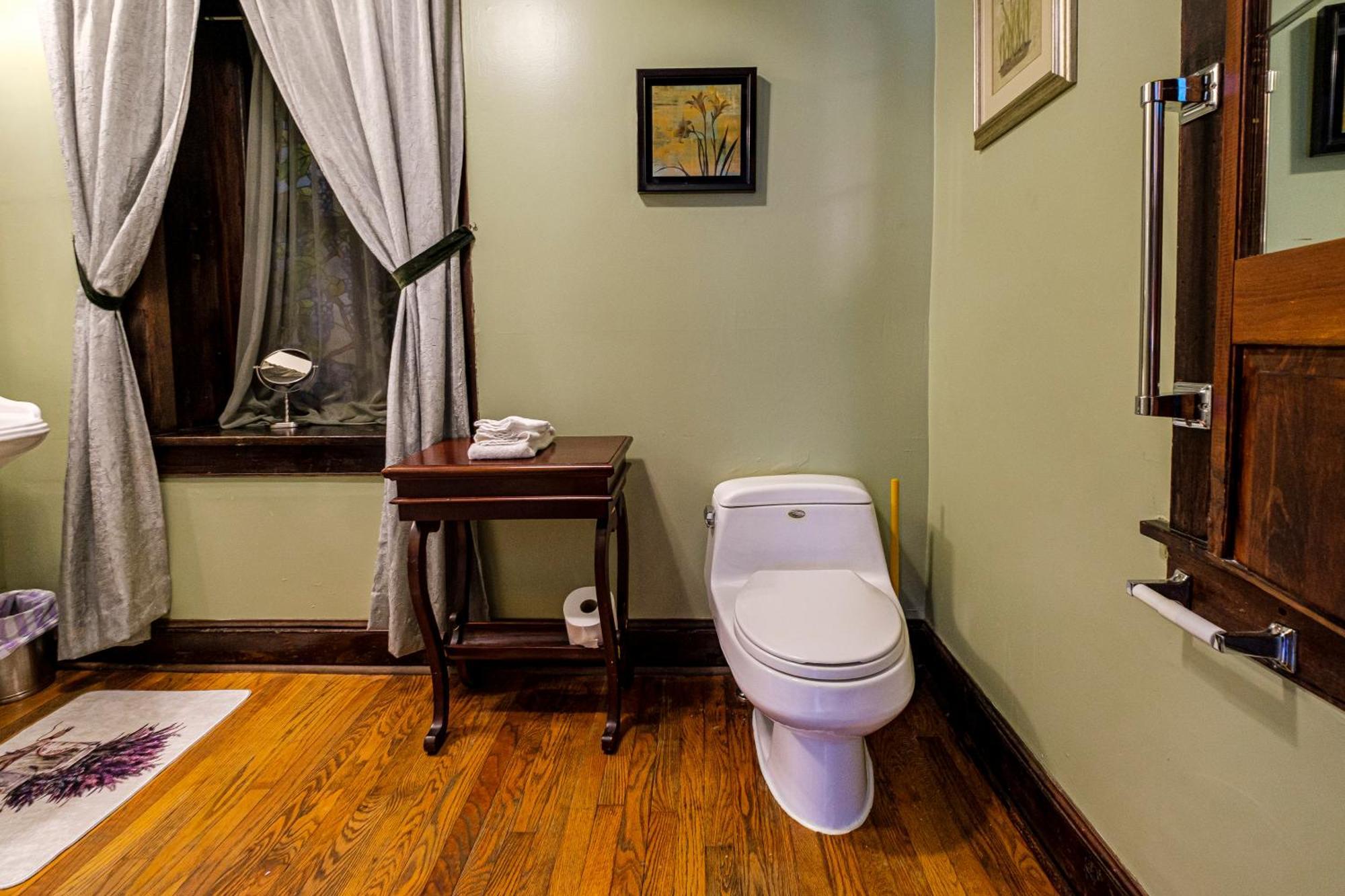 Stone Manor Boutique Inn Britain Екстер'єр фото