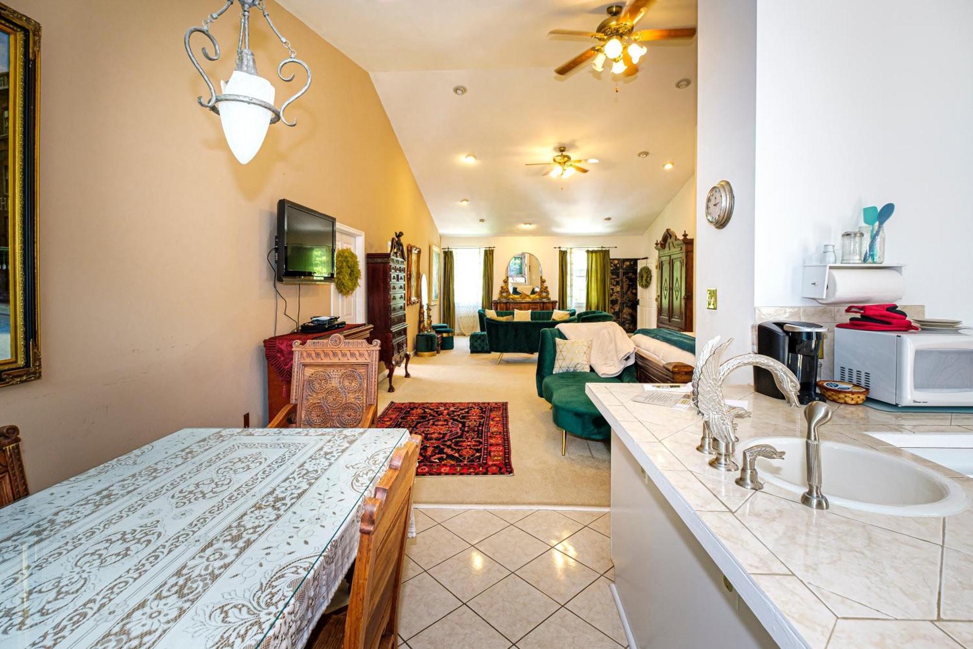 Stone Manor Boutique Inn Britain Екстер'єр фото
